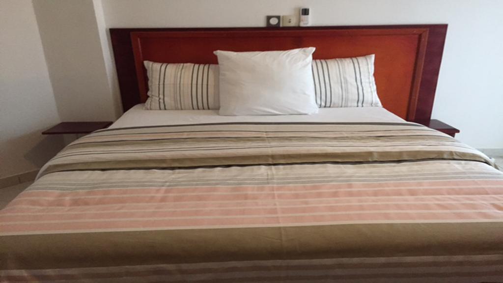 Le Buffle Noir Appart D'Hotes Douala Ngoại thất bức ảnh