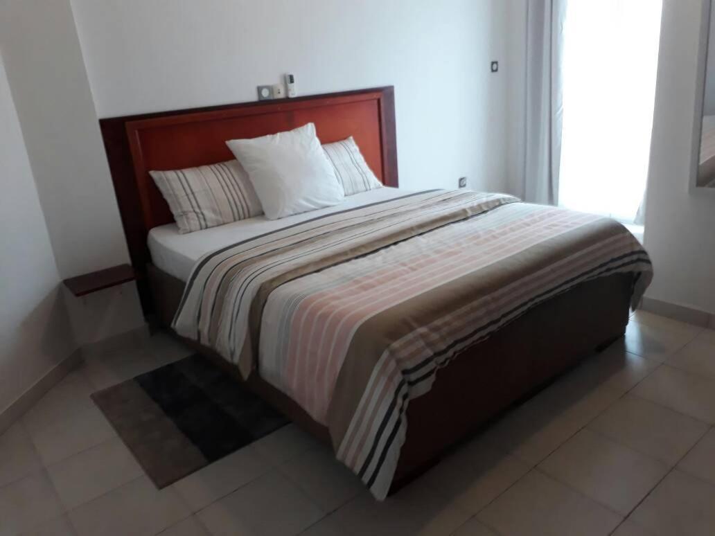 Le Buffle Noir Appart D'Hotes Douala Ngoại thất bức ảnh